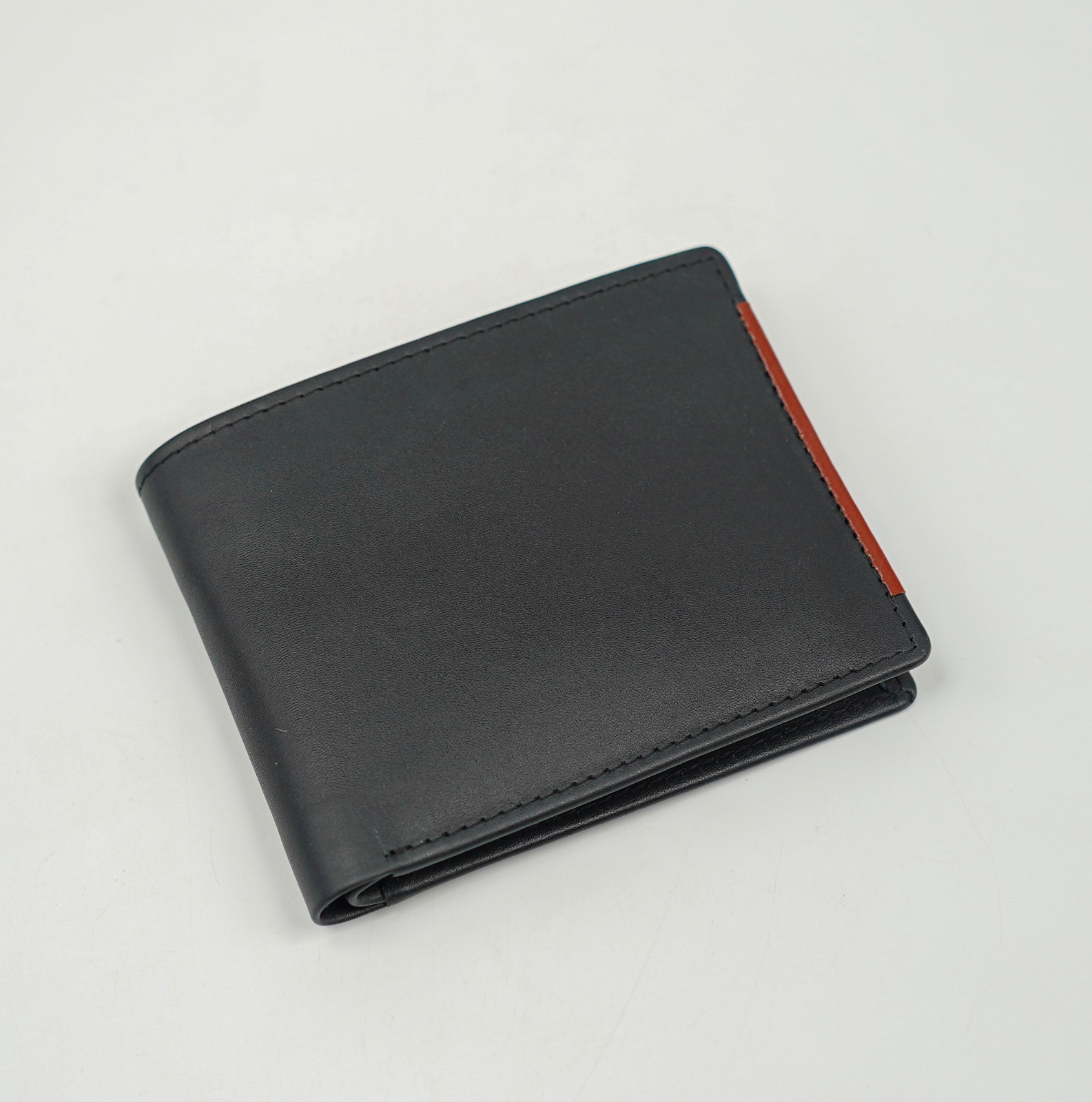 Glamouria OnyxLine Bifold – Sleek, Stylish & Functional