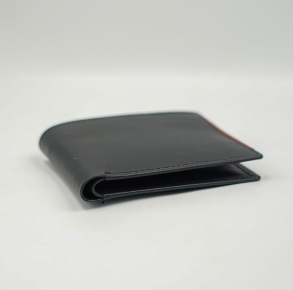 Glamouria OnyxLine Bifold – Sleek, Stylish & Functional - Image 3